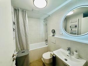 Pronájem bytu 2+kk, Praha - Karlín, Sokolova, 57 m2