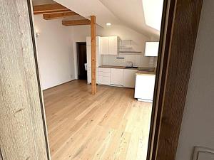 Pronájem bytu 3+kk, Třebíč, Martinské nám., 79 m2