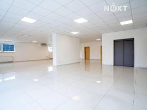 Pronájem obchodního prostoru, Hradec Králové, Víta Nejedlého, 300 m2