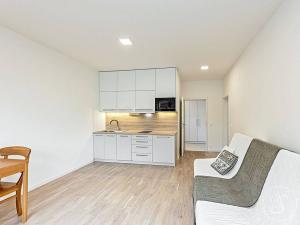 Pronájem bytu 2+kk, Praha - Hloubětín, Saarinenova, 64 m2