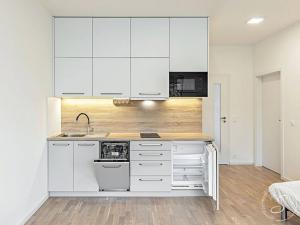 Pronájem bytu 2+kk, Praha - Hloubětín, Saarinenova, 64 m2
