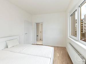 Pronájem bytu 2+kk, Praha - Hloubětín, Saarinenova, 64 m2