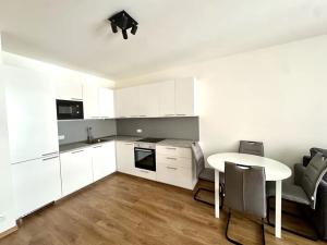 Pronájem bytu 2+kk, Praha - Hloubětín, Poděbradská, 52 m2
