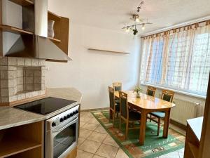 Pronájem bytu 2+1, Tachov, Zárečná, 60 m2