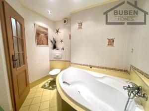 Pronájem bytu 2+1, Tachov, Zárečná, 60 m2