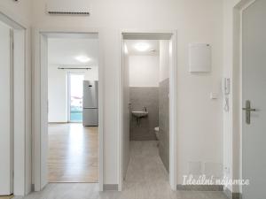 Pronájem bytu 2+kk, Praha - Dolní Počernice, Černodolská, 62 m2