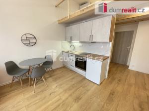 Pronájem bytu 1+kk, Praha - Smíchov, Na Valentince, 42 m2