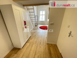 Pronájem bytu 1+kk, Praha - Smíchov, Na Valentince, 42 m2