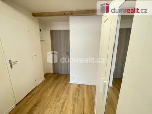 Pronájem bytu 1+kk, Praha - Smíchov, Na Valentince, 42 m2