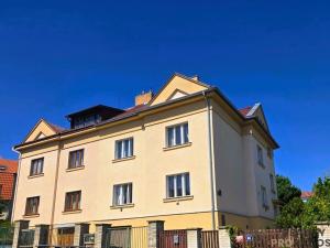 Prodej rodinného domu, Praha, V domově, 390 m2