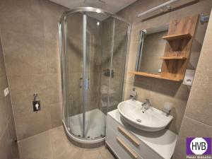 Pronájem bytu 1+kk, Praha, Výstavní, 38 m2