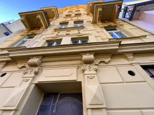 Prodej obchodního prostoru, Karlovy Vary, Zámecký vrch, 670 m2
