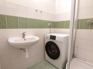 Pronájem bytu 1+kk, Valašské Meziříčí - Krásno nad Bečvou, Nádražní, 33 m2