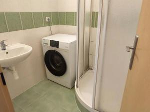 Pronájem bytu 1+kk, Valašské Meziříčí - Krásno nad Bečvou, Nádražní, 33 m2