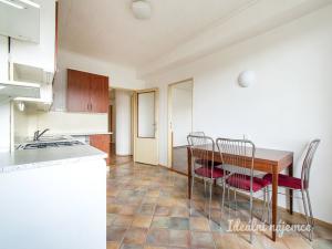 Pronájem bytu 2+1, Praha - Dejvice, Evropská, 76 m2