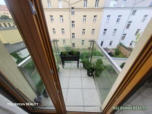 Pronájem bytu 2+kk, Praha - Holešovice, Komunardů, 60 m2