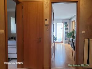 Pronájem bytu 2+kk, Praha - Holešovice, Komunardů, 60 m2