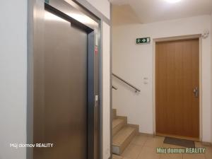 Pronájem bytu 2+kk, Praha - Holešovice, Komunardů, 60 m2