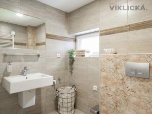 Prodej ubytování, Hlohovec, Hlavní, 1 m2