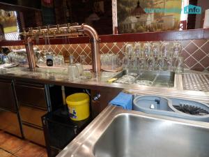 Pronájem restaurace, Praha, Toužimská, 310 m2