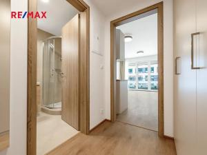 Pronájem kanceláře, Praha - Hloubětín, Poděbradská, 31 m2