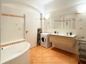 Prodej bytu 2+1, Karlovy Vary, I. P. Pavlova, 64 m2