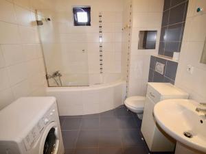 Pronájem bytu 1+kk, Praha - Košíře, Pod Klamovkou, 44 m2