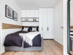 Pronájem bytu 2+kk, Praha - Karlín, Thámova, 63 m2