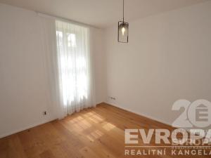 Pronájem bytu 1+kk, Praha - Karlín, Peckova, 30 m2