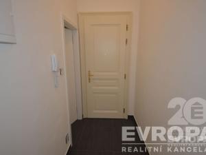 Pronájem bytu 1+kk, Praha - Karlín, Peckova, 30 m2
