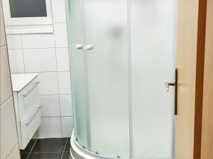 Pronájem bytu 1+kk, Praha - Hlubočepy, Nad Zlíchovem, 41 m2