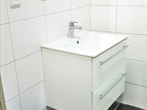 Pronájem bytu 1+kk, Praha - Hlubočepy, Nad Zlíchovem, 41 m2