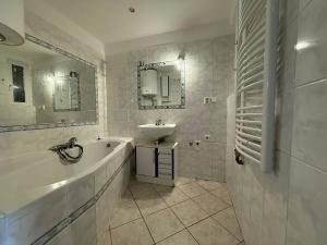 Pronájem bytu 2+kk, Praha - Žižkov, Biskupcova, 50 m2