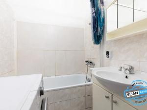 Prodej bytu 2+1, Opava, Holasická, 51 m2