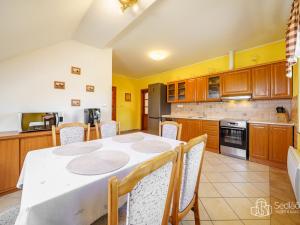 Prodej bytu 3+1, Karlovy Vary - Tašovice, 132 m2