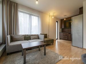 Pronájem bytu 2+kk, Praha - Hrdlořezy, Učňovská, 54 m2
