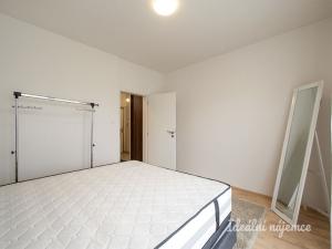 Pronájem bytu 2+kk, Praha - Hrdlořezy, Učňovská, 54 m2