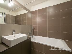 Pronájem bytu 2+kk, Praha - Hrdlořezy, Učňovská, 54 m2