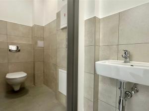 Pronájem obchodního prostoru, Františkovy Lázně, Nádražní, 27 m2