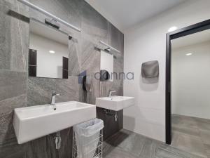 Pronájem kanceláře, Praha, Prusíkova, 82 m2