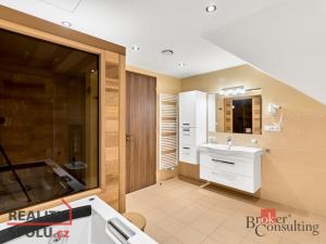 Prodej bytu 3+kk, Karlovy Vary, Divadelní náměstí, 137 m2