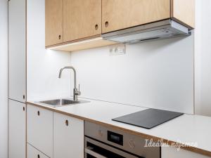 Pronájem bytu 2+kk, Praha - Holešovice, Osadní, 47 m2