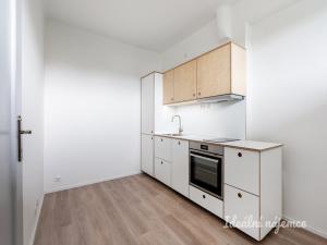Pronájem bytu 1+1, Praha - Holešovice, Osadní, 47 m2