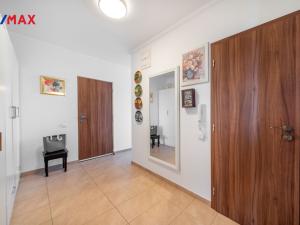Prodej bytu 2+1, Karlovy Vary - Stará Role, Karlovarská, 61 m2