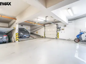 Prodej garážového stání, Praha - Libeň, Kašparovo náměstí, 12 m2