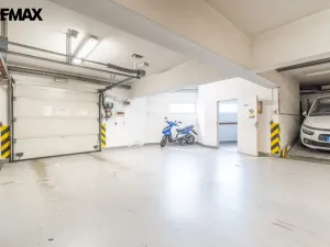 Prodej garážového stání, Praha - Libeň, Kašparovo náměstí, 12 m2