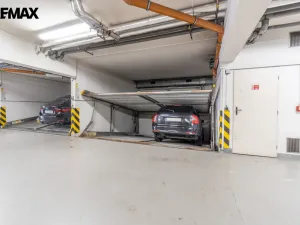 Prodej garážového stání, Praha - Libeň, Kašparovo náměstí, 12 m2