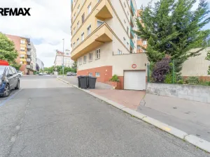 Prodej garážového stání, Praha - Libeň, Kašparovo náměstí, 12 m2