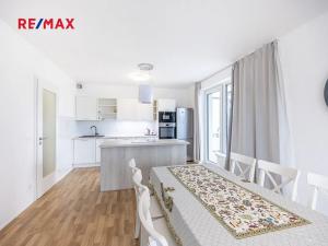 Pronájem bytu 3+kk, Praha - Strašnice, Zvěřinova, 96 m2