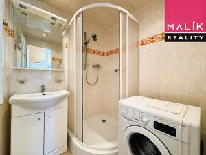 Prodej bytu 2+1, Ostrov, Jungmannova, 63 m2